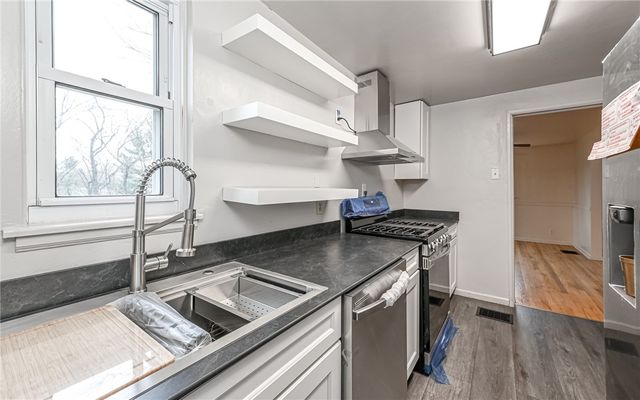 29 Garden Ter, Churchill Boro, PA 15221