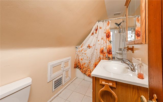 29 Garden Ter, Churchill Boro, PA 15221