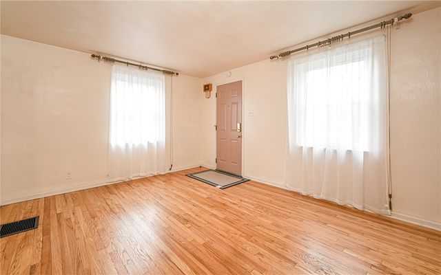 29 Garden Ter, Churchill Boro, PA 15221