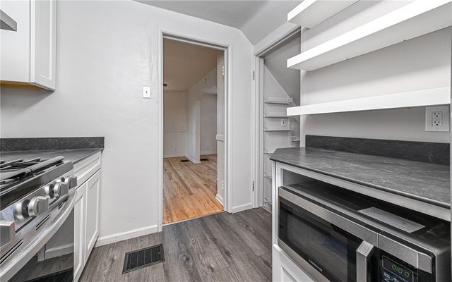 29 Garden Ter, Churchill Boro, PA 15221