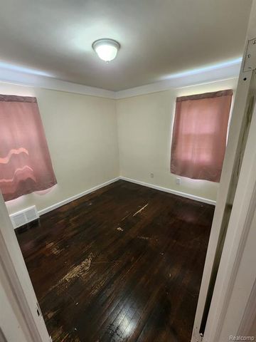 6817 Warwick Street, Detroit, MI 48228