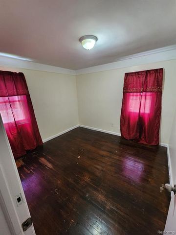 6817 Warwick Street, Detroit, MI 48228