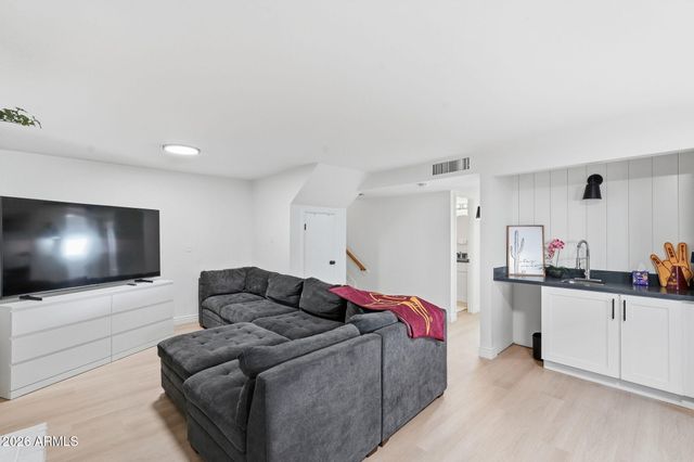 233 E ELLIS Drive, Tempe, AZ 85282