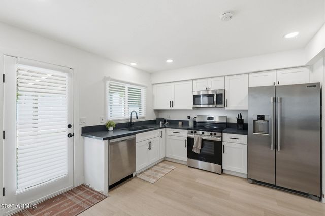 233 E ELLIS Drive, Tempe, AZ 85282