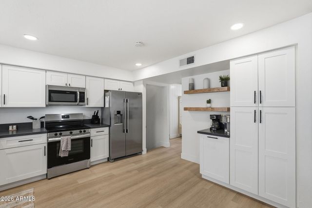 233 E ELLIS Drive, Tempe, AZ 85282
