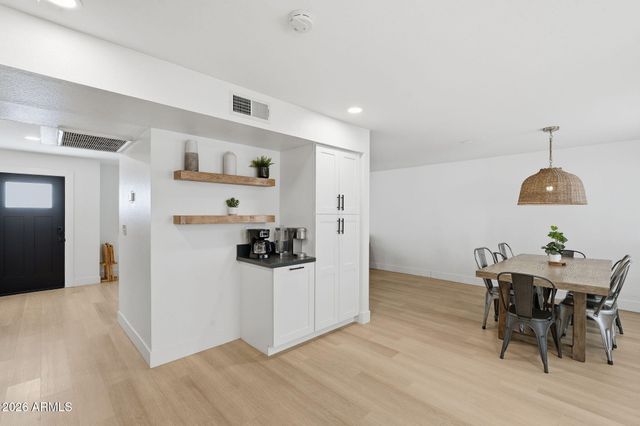 233 E ELLIS Drive, Tempe, AZ 85282