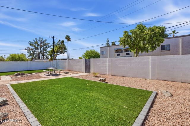 233 E ELLIS Drive, Tempe, AZ 85282