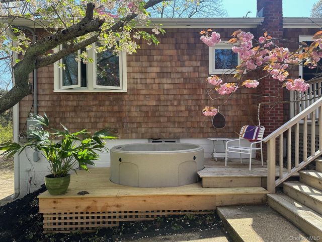 9 Johnston Road, Shelter Island, NY 11964