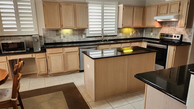 1381 Wentworth Drive, Lewisville, TX 75067