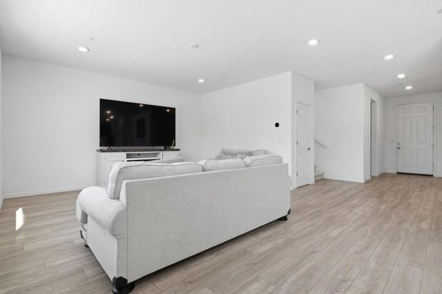 2091 Mint Drive, Hollister, CA 95023
