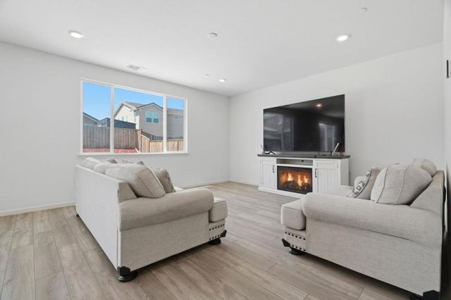 2091 Mint Drive, Hollister, CA 95023
