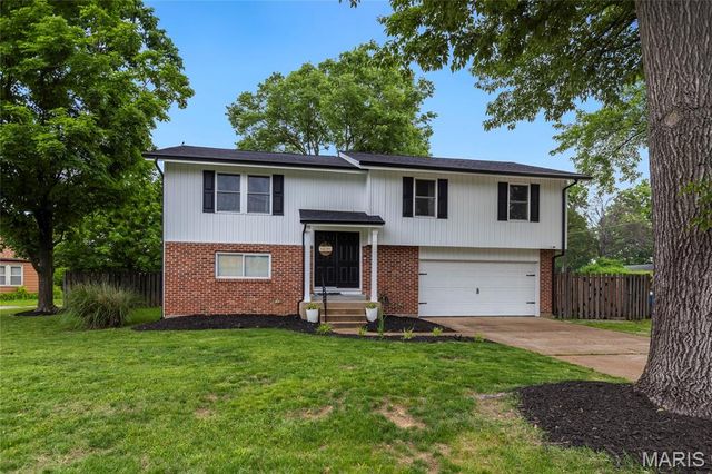 7955 S Rock Hill Road, St Louis, MO 63123