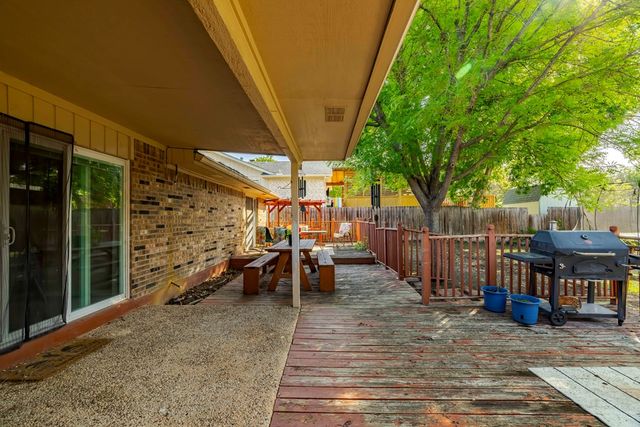 419 Timber Ridge Dr, Kerrville, TX 78028