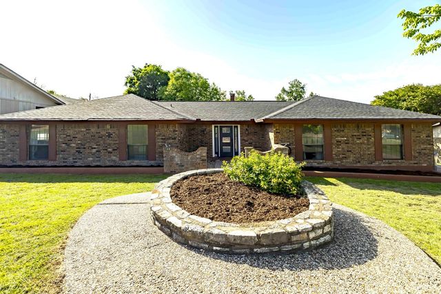 419 Timber Ridge Dr, Kerrville, TX 78028