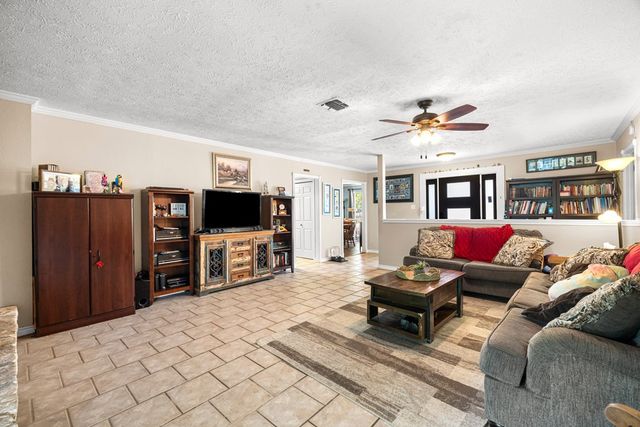 419 Timber Ridge Dr, Kerrville, TX 78028