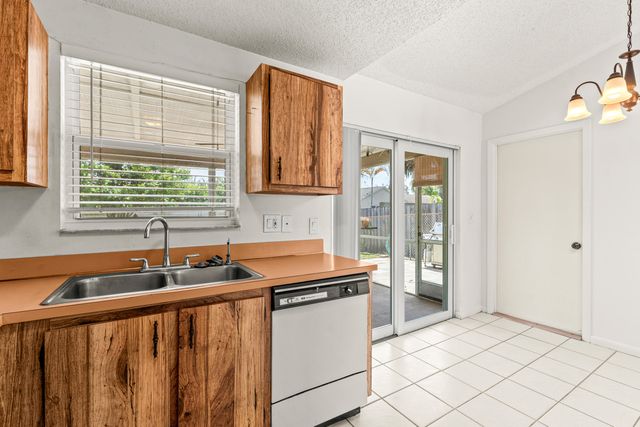 105 Banyan Circle, Jupiter, FL 33458
