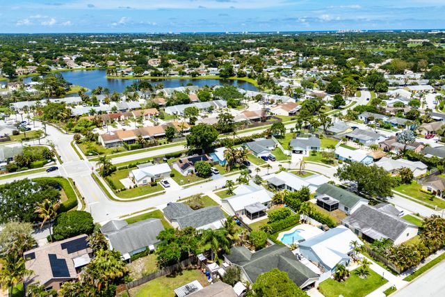105 Banyan Circle, Jupiter, FL 33458