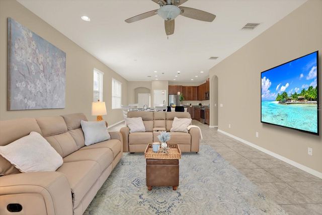 4706 WOODS LANDING LANE, Tampa, FL 33619