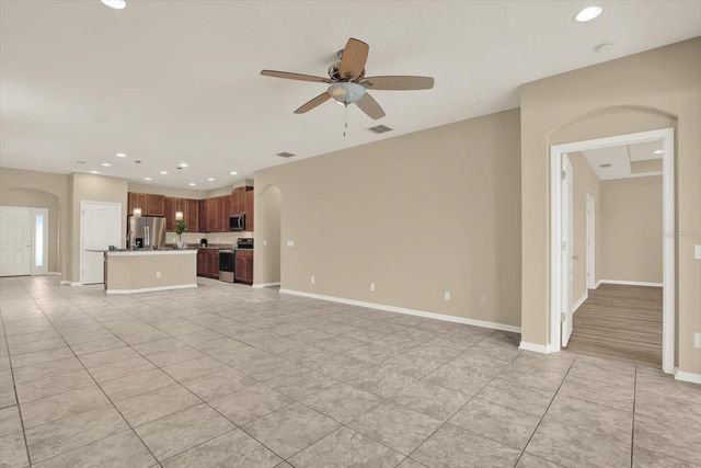4706 WOODS LANDING LANE, Tampa, FL 33619