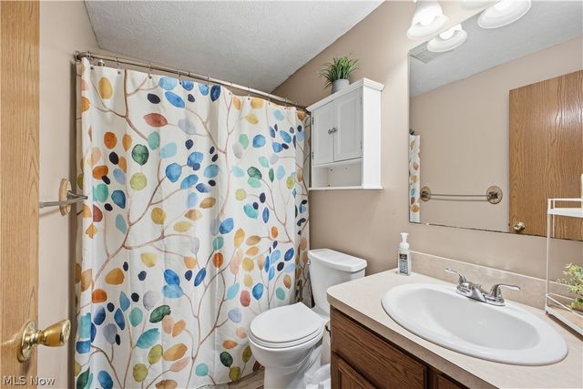 2003 Mahoning Road, Deerfield, OH 44411
