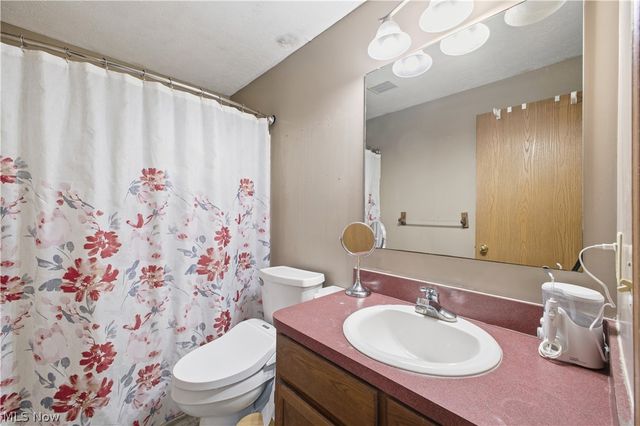 2003 Mahoning Road, Deerfield, OH 44411