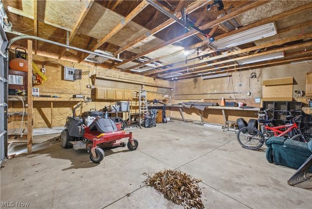 2003 Mahoning Road, Deerfield, OH 44411