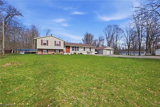 2003 Mahoning Road, Deerfield, OH 44411