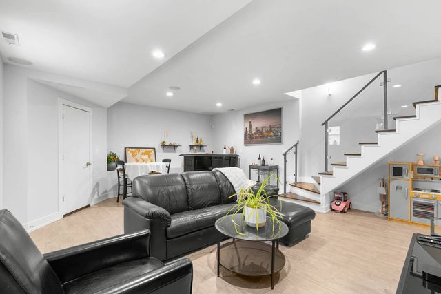 1522 W Cortez Street 1, Chicago, IL 60642