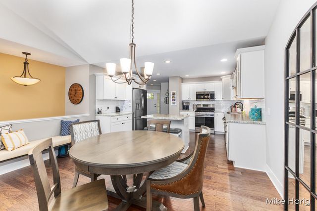 10187 E Crossroads Circle, Caledonia, MI 49316