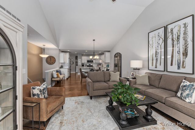 10187 E Crossroads Circle, Caledonia, MI 49316