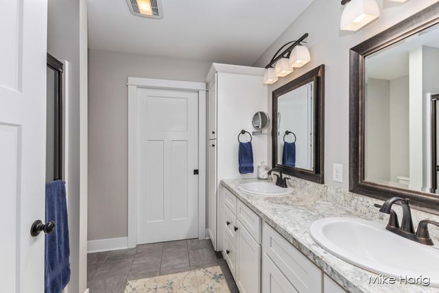 10187 E Crossroads Circle, Caledonia, MI 49316