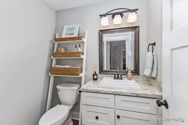 10187 E Crossroads Circle, Caledonia, MI 49316