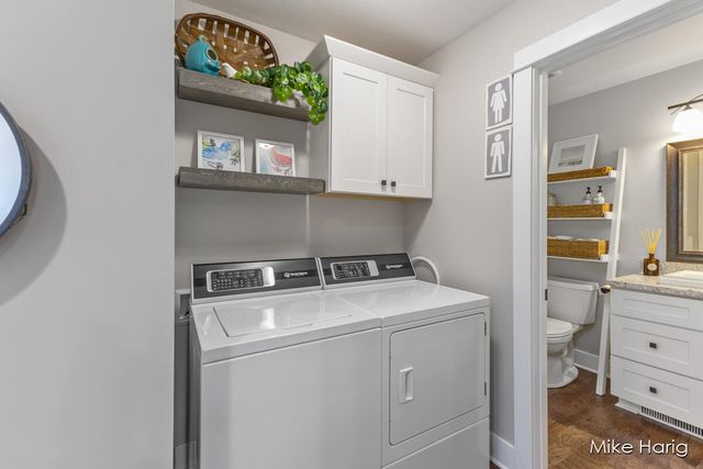 10187 E Crossroads Circle, Caledonia, MI 49316