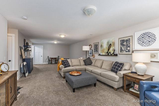 10187 E Crossroads Circle, Caledonia, MI 49316