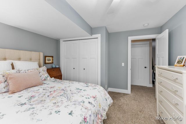 10187 E Crossroads Circle, Caledonia, MI 49316