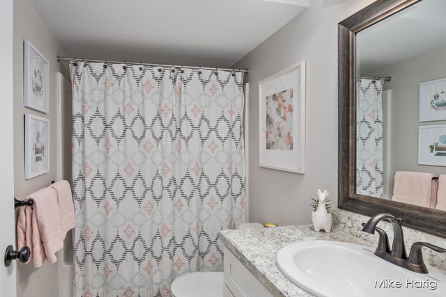 10187 E Crossroads Circle, Caledonia, MI 49316