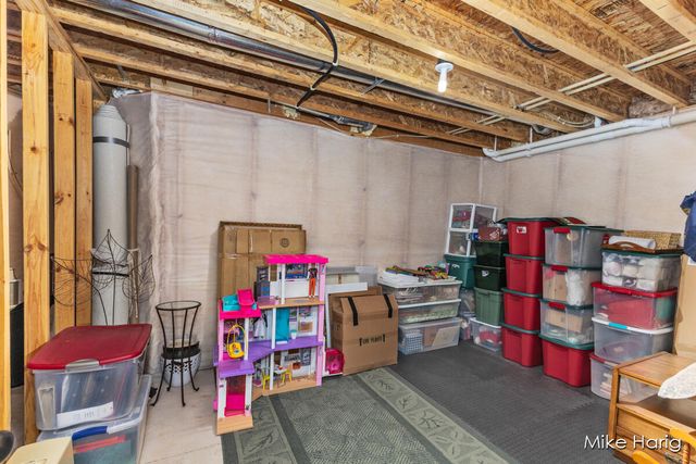 10187 E Crossroads Circle, Caledonia, MI 49316