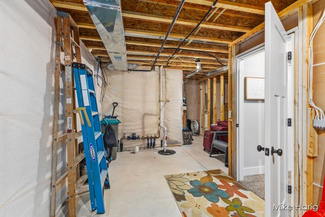 10187 E Crossroads Circle, Caledonia, MI 49316