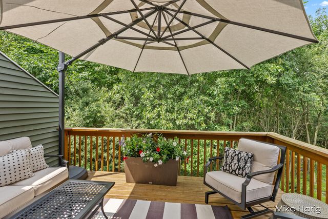 10187 E Crossroads Circle, Caledonia, MI 49316