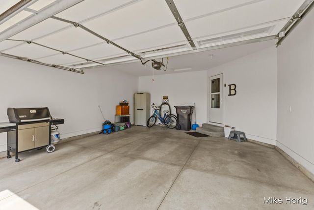 10187 E Crossroads Circle, Caledonia, MI 49316