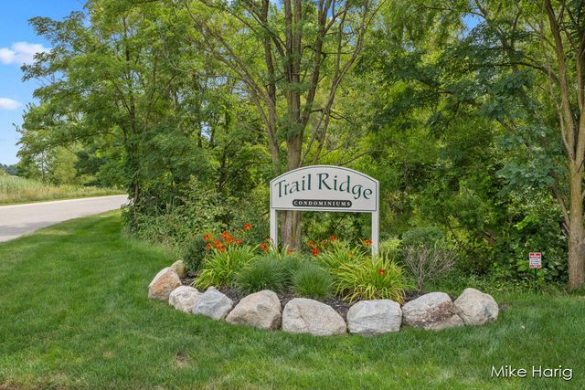 10187 E Crossroads Circle, Caledonia, MI 49316