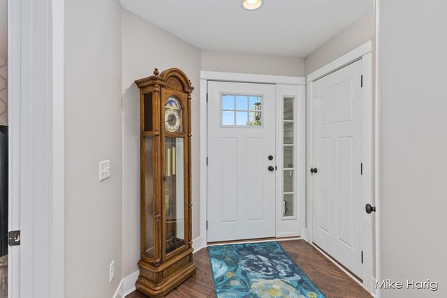 10187 E Crossroads Circle, Caledonia, MI 49316