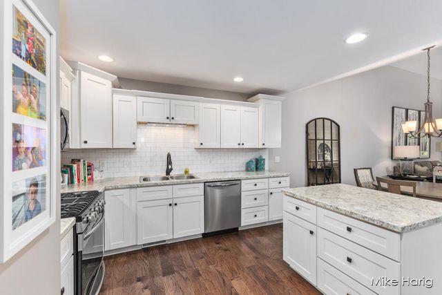 10187 E Crossroads Circle, Caledonia, MI 49316