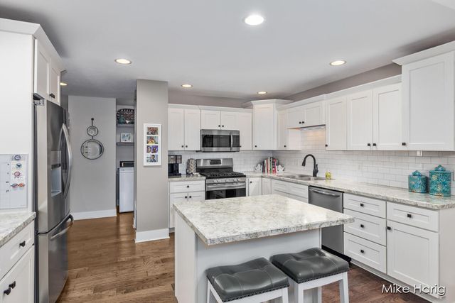 10187 E Crossroads Circle, Caledonia, MI 49316