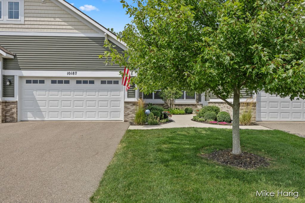10187 E Crossroads Circle, Caledonia, MI 49316
