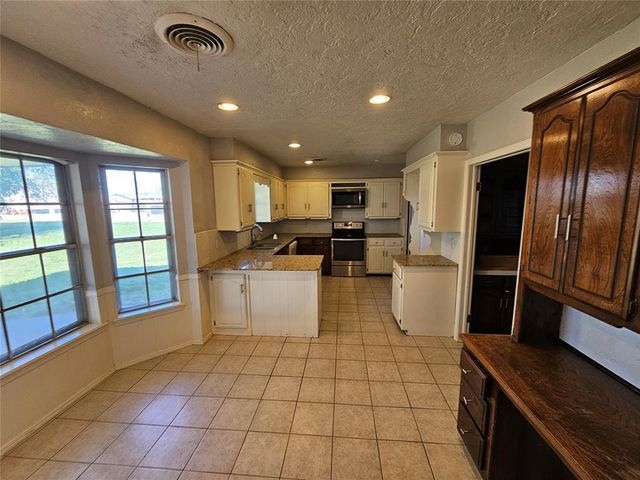 2800 NW 72nd Avenue, Norman, OK 73072