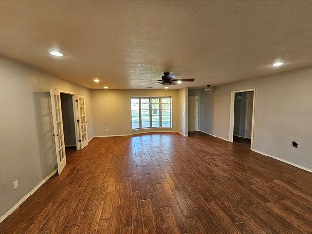 2800 NW 72nd Avenue, Norman, OK 73072