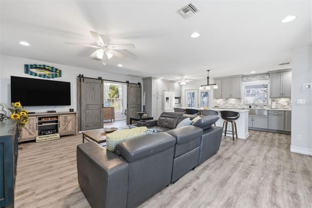 4339 50TH AVENUE S, St Petersburg, FL 33711