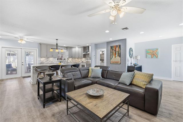 4339 50TH AVENUE S, St Petersburg, FL 33711