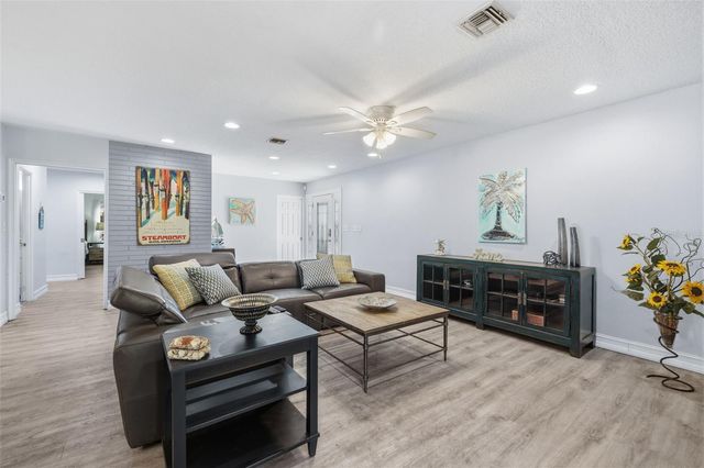 4339 50TH AVENUE S, St Petersburg, FL 33711